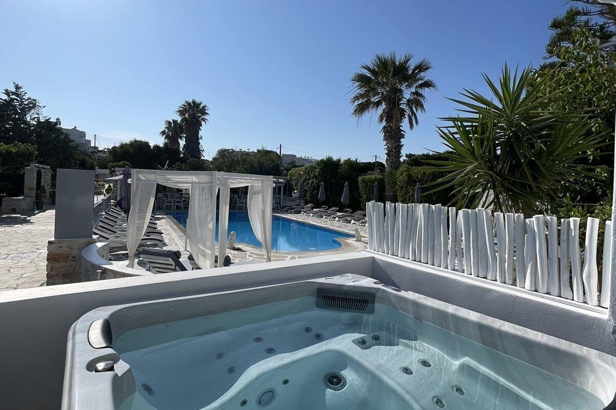 Family Suite, 2 Bedrooms, Hot Tub, Pool View