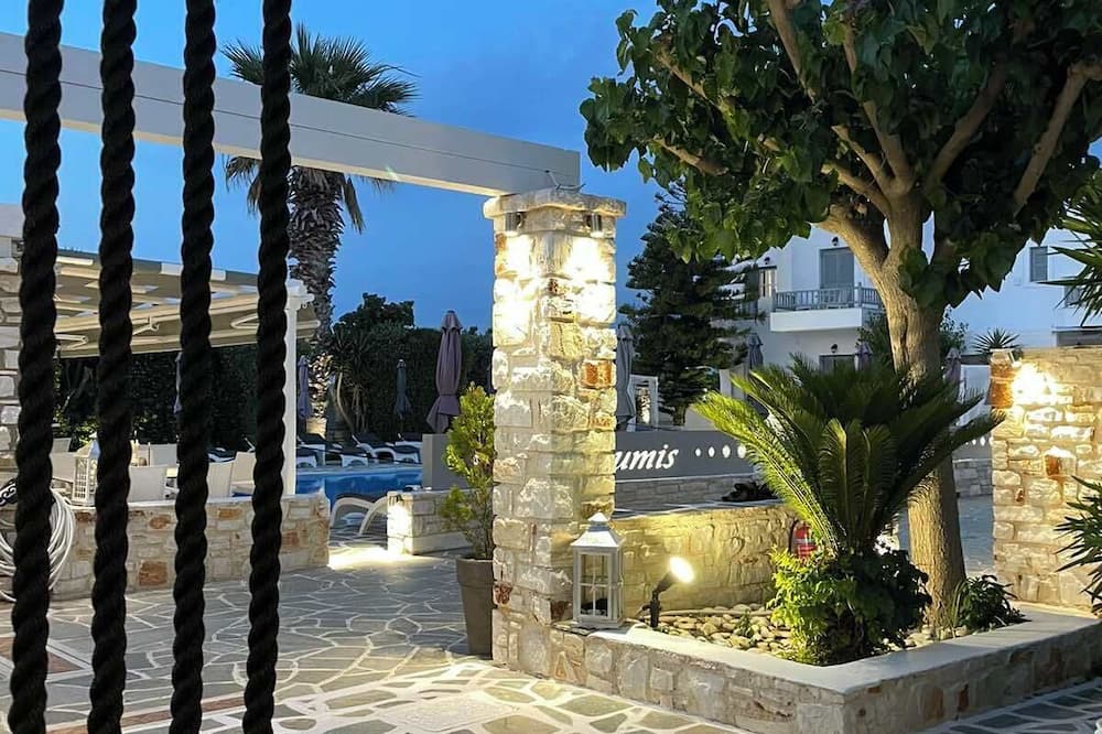 Zoumis Residence