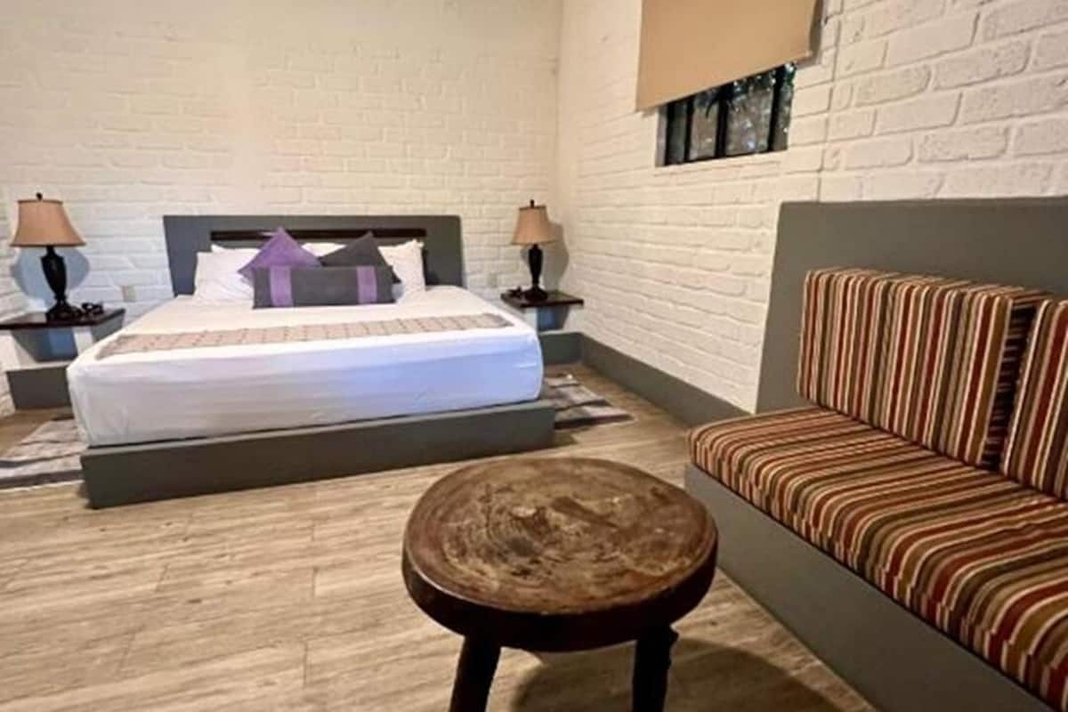 Premium bedding, iron/ironing board (on request), free WiFi