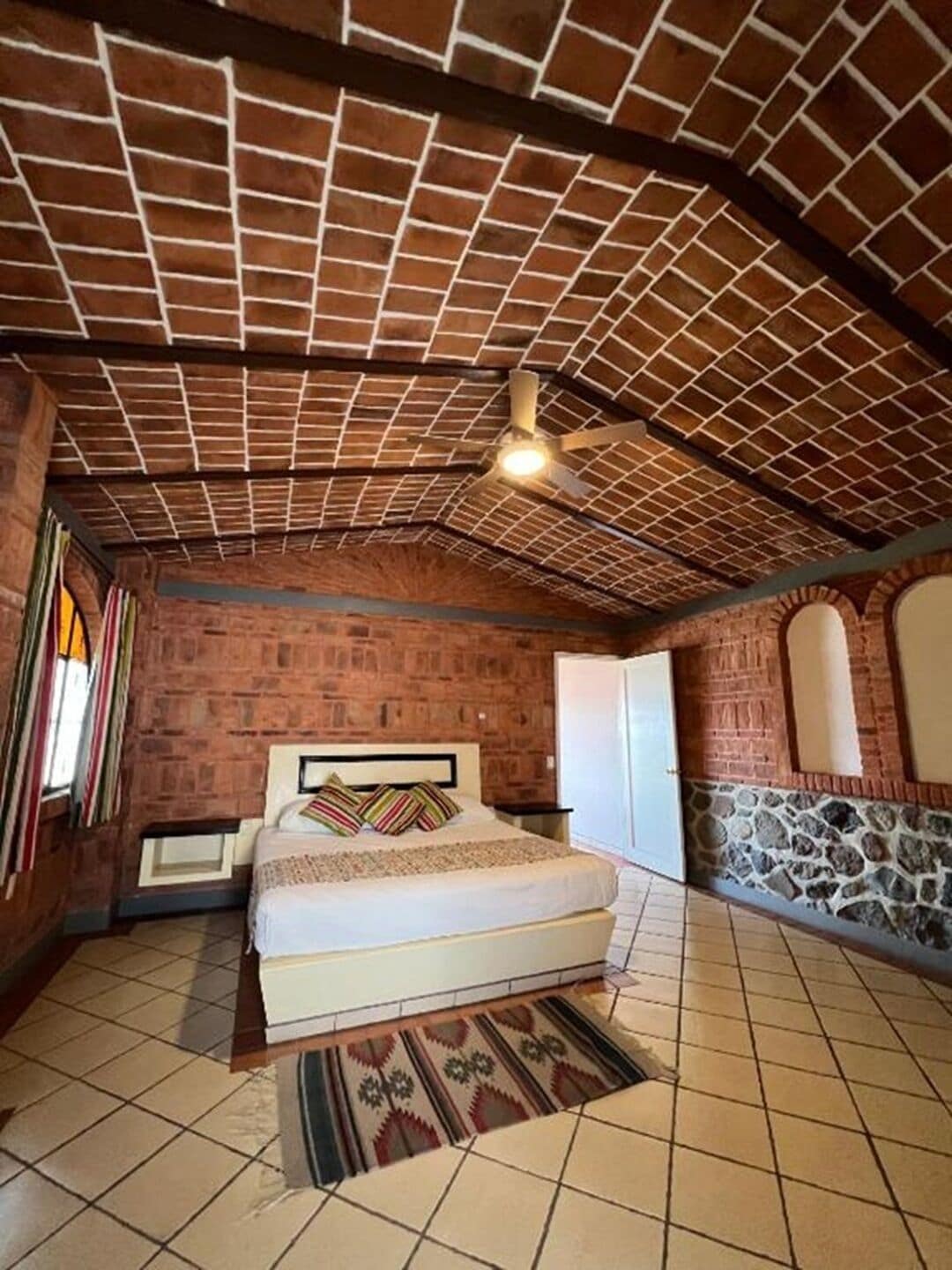 Ropa de cama de alta calidad, tabla de planchar con plancha, wifi gratis