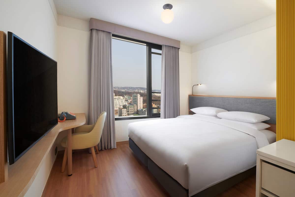 1 bedroom, premium bedding, down duvets, in-room safe