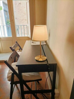 Double Room with Bathtub | ผ้าปูที่นอน Frette จากอิตาลี, เครื่องนอนระดับพรีเมียม, ผ้านวมขนเป็ด