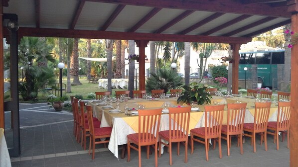 Dinner served - Park Hotel Oasi (Mascali)