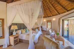 Premium bedding, in-room safe, individually furnished, desk - Lilayi Lodge (Lusaka)