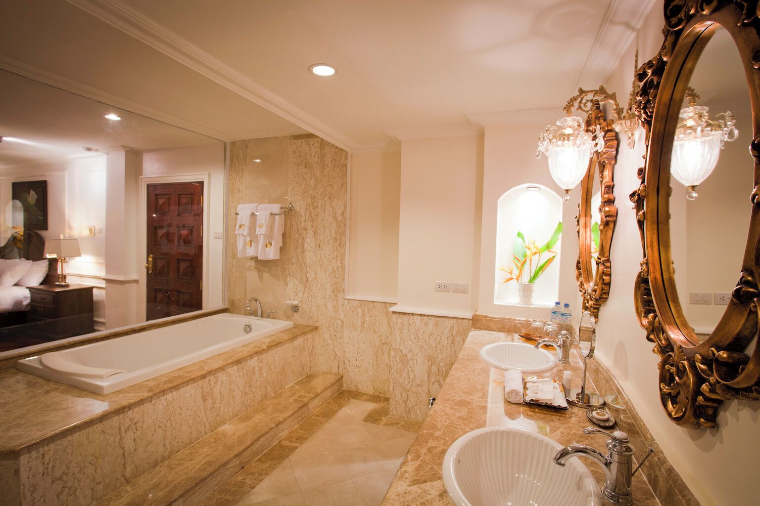 Heritage One Bedroom Premier Suite | Bathroom