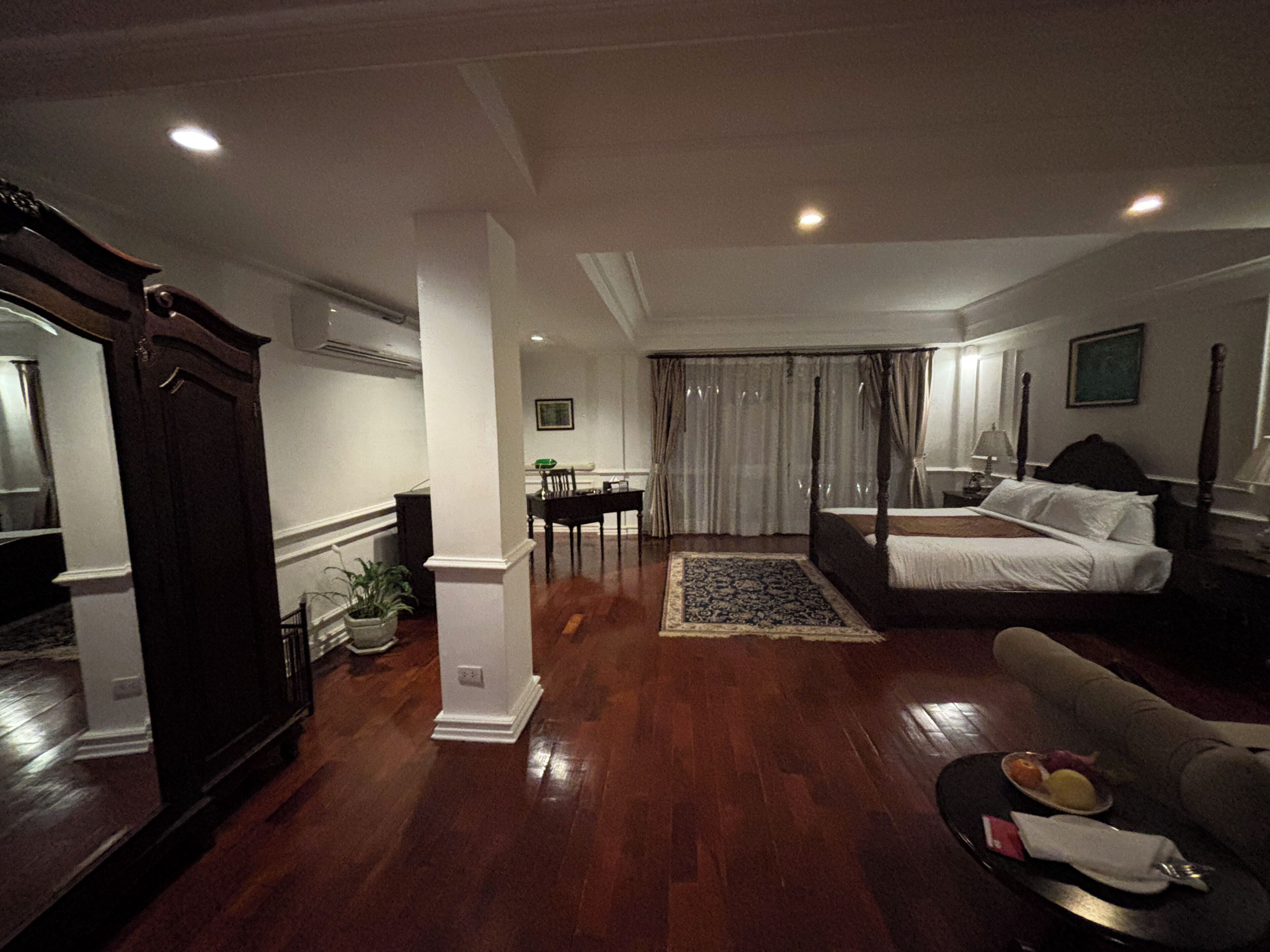 Colonial One Bedroom Deluxe Suite