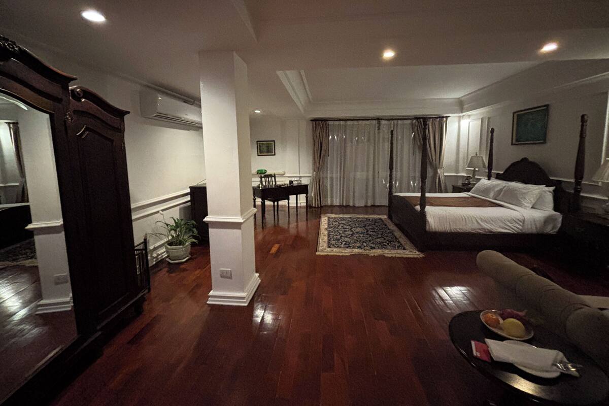 Colonial One Bedroom Deluxe Suite