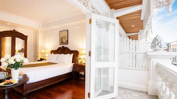 Colonial Deluxe Room with Balcony | Egyptian cotton sheets, premium bedding, minibar, in-room safe
