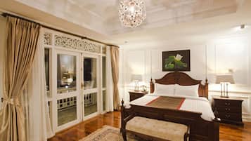 Suite | Minibar, brankas, meja kerja, dan setrika/meja setrika