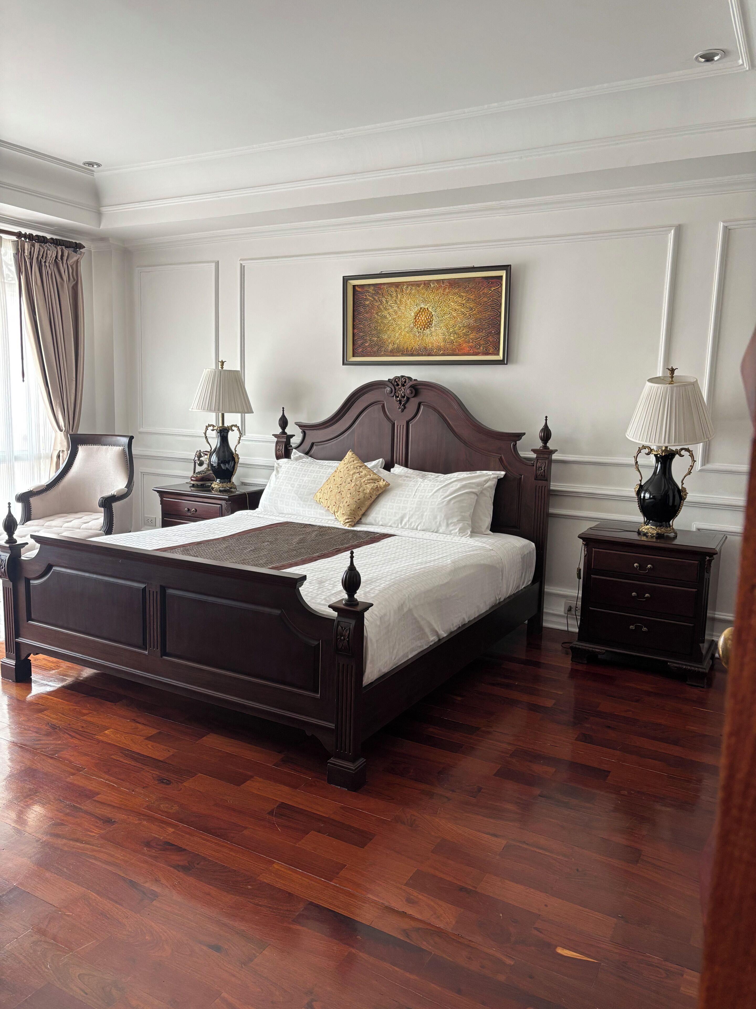 Colonial Deluxe Rooms