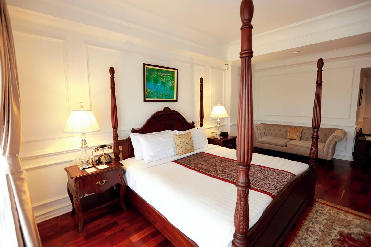 Heritage Premier Room