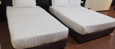 Deluxe Family Room | In-room safe, iron/ironing board, rollaway beds, free WiFi