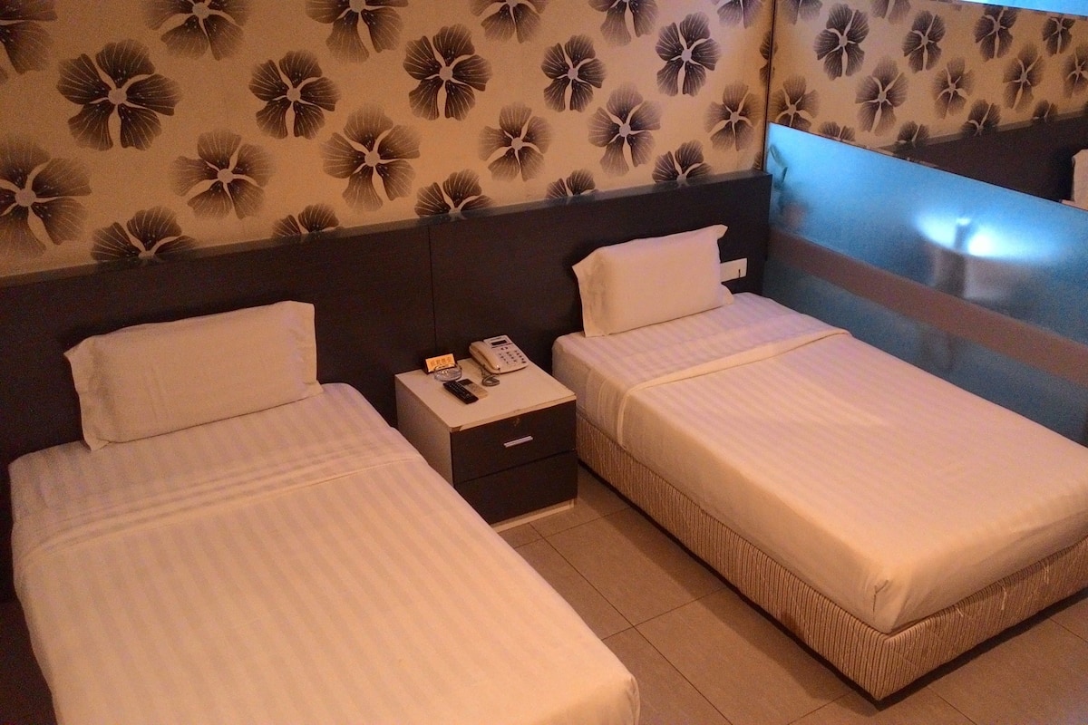 Standard Room, 2 Single Beds, No Windows