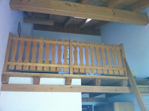 Desk, soundproofing, cribs/infant beds, rollaway beds