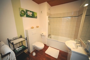 Hair dryer, towels - Hotel fontaine morlaix  (Morlaix)