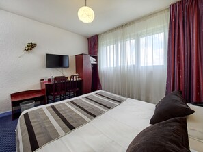 Kamar Double Comfort | Meja kerja, kedap suara, Wi-Fi gratis, dan seprai linen