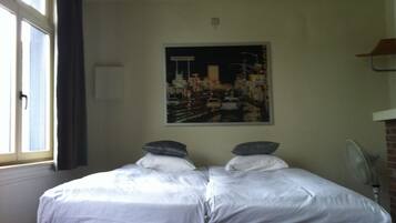 Desk, cribs/infant beds, free WiFi