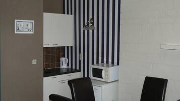 Studio | Private kitchenette | Coffee/tea maker