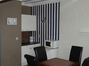 Estudio | Cocineta privada | Cafetera y tetera 