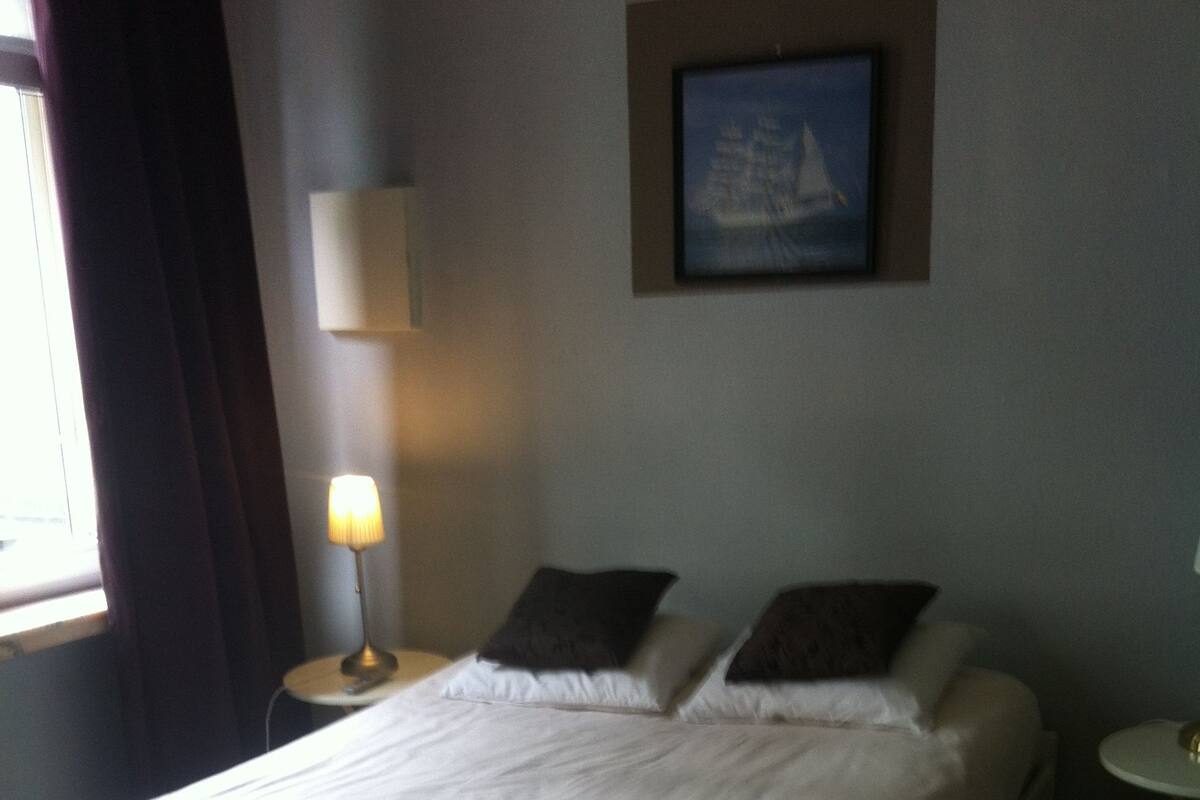 Chambre Double, salle de bains privée (Shared toilet)