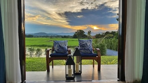 Habitación doble Deluxe, vista a la montaña | Ropa de cama de alta calidad y artículos del minibar gratis