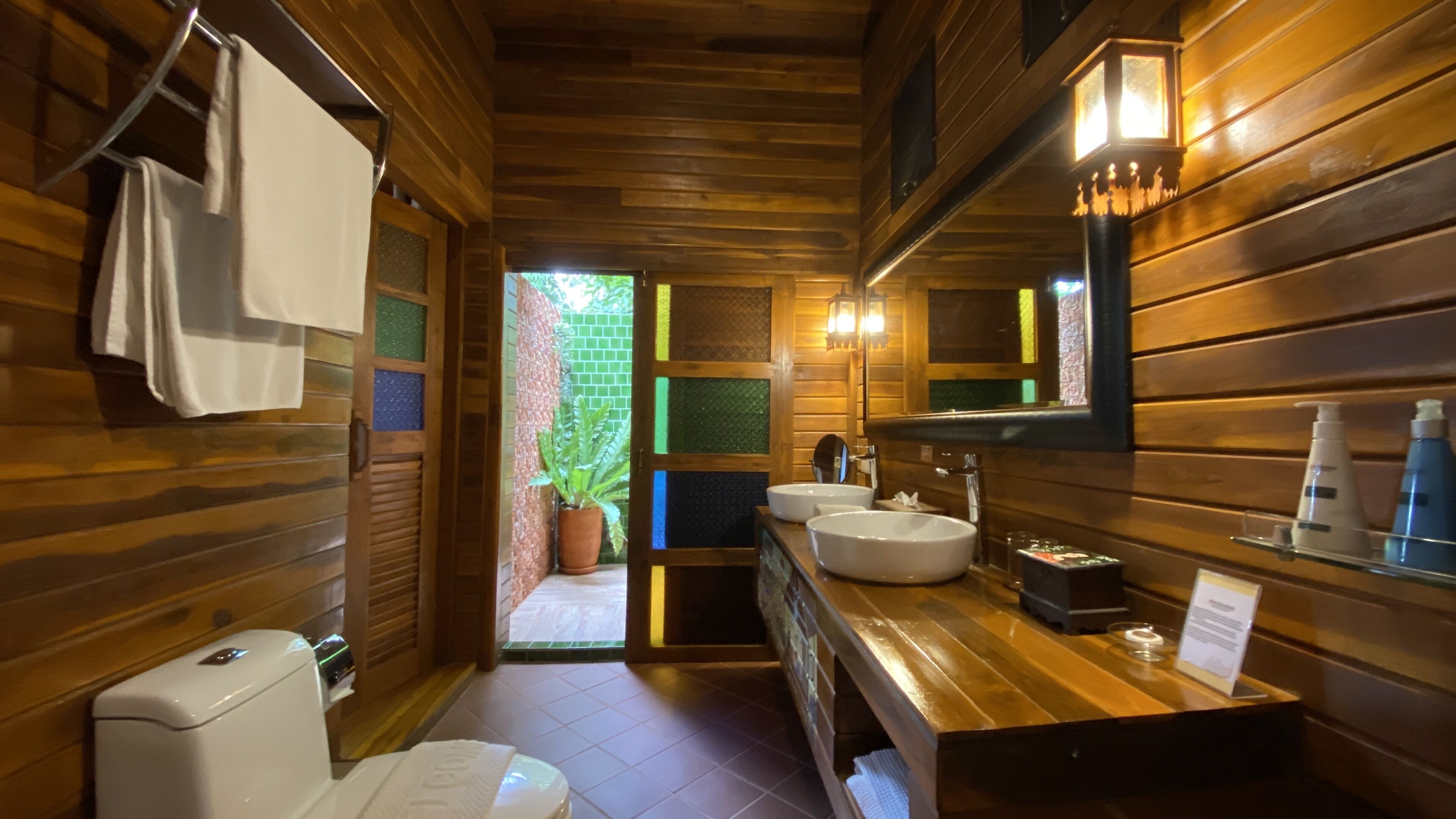 rainfall showerhead, free toiletries, hair dryer, bidet