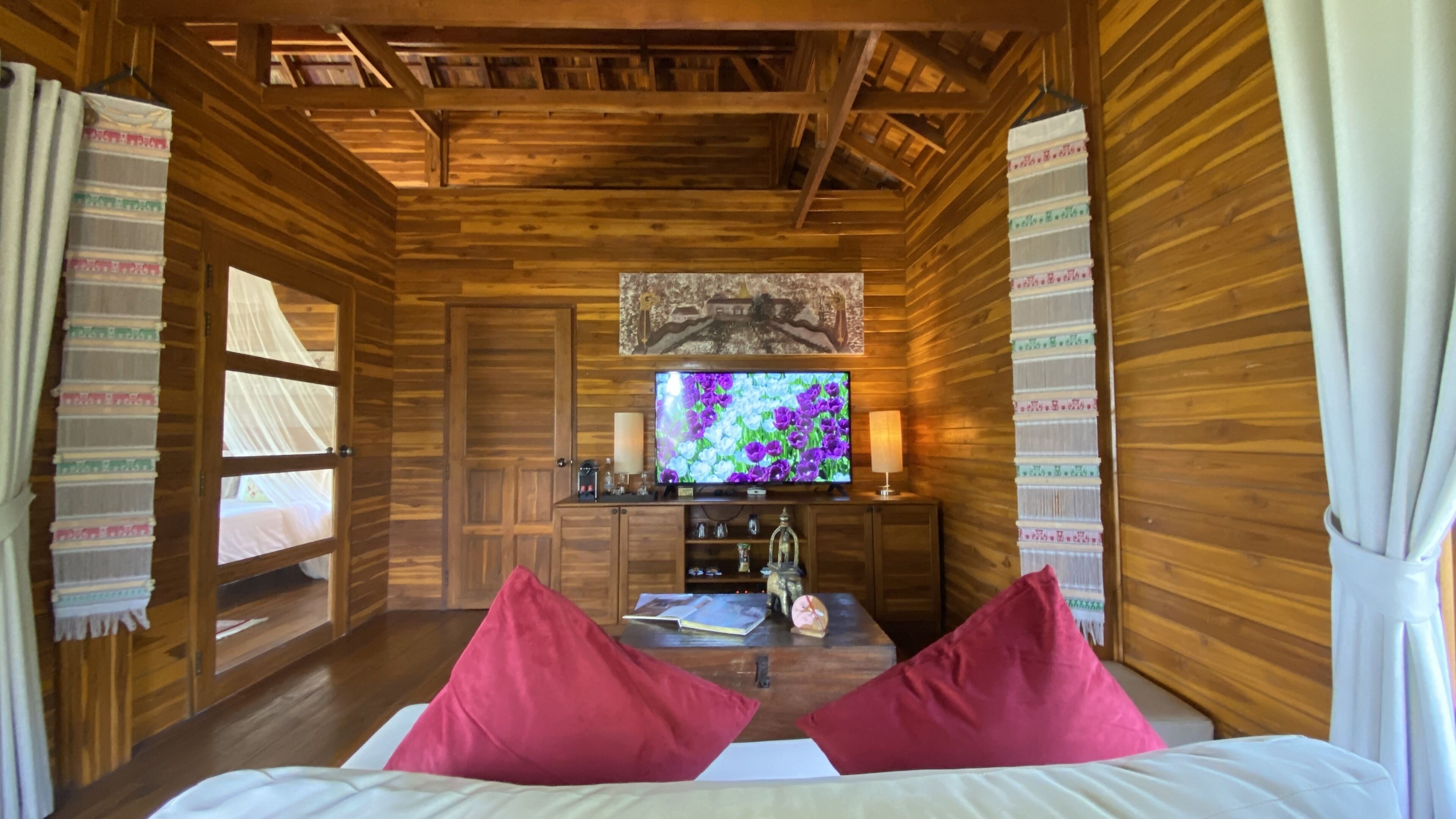 the sunset villa | living area