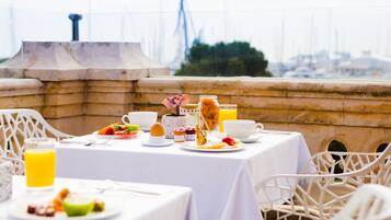 Gratis morgenmadsbuffet hver dag