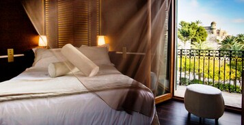 Egyptian cotton sheets, premium bedding, pillow-top beds, minibar