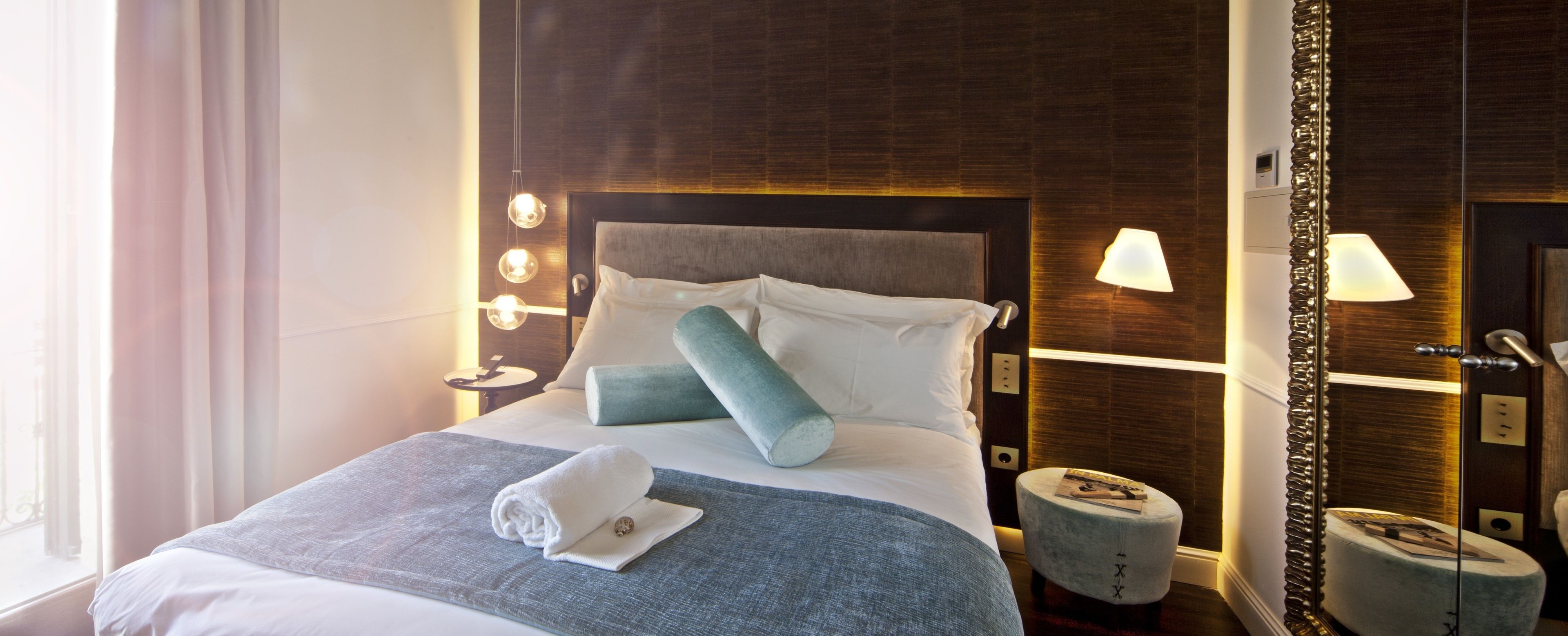 egyptian cotton sheets, premium bedding, pillow-top beds, minibar