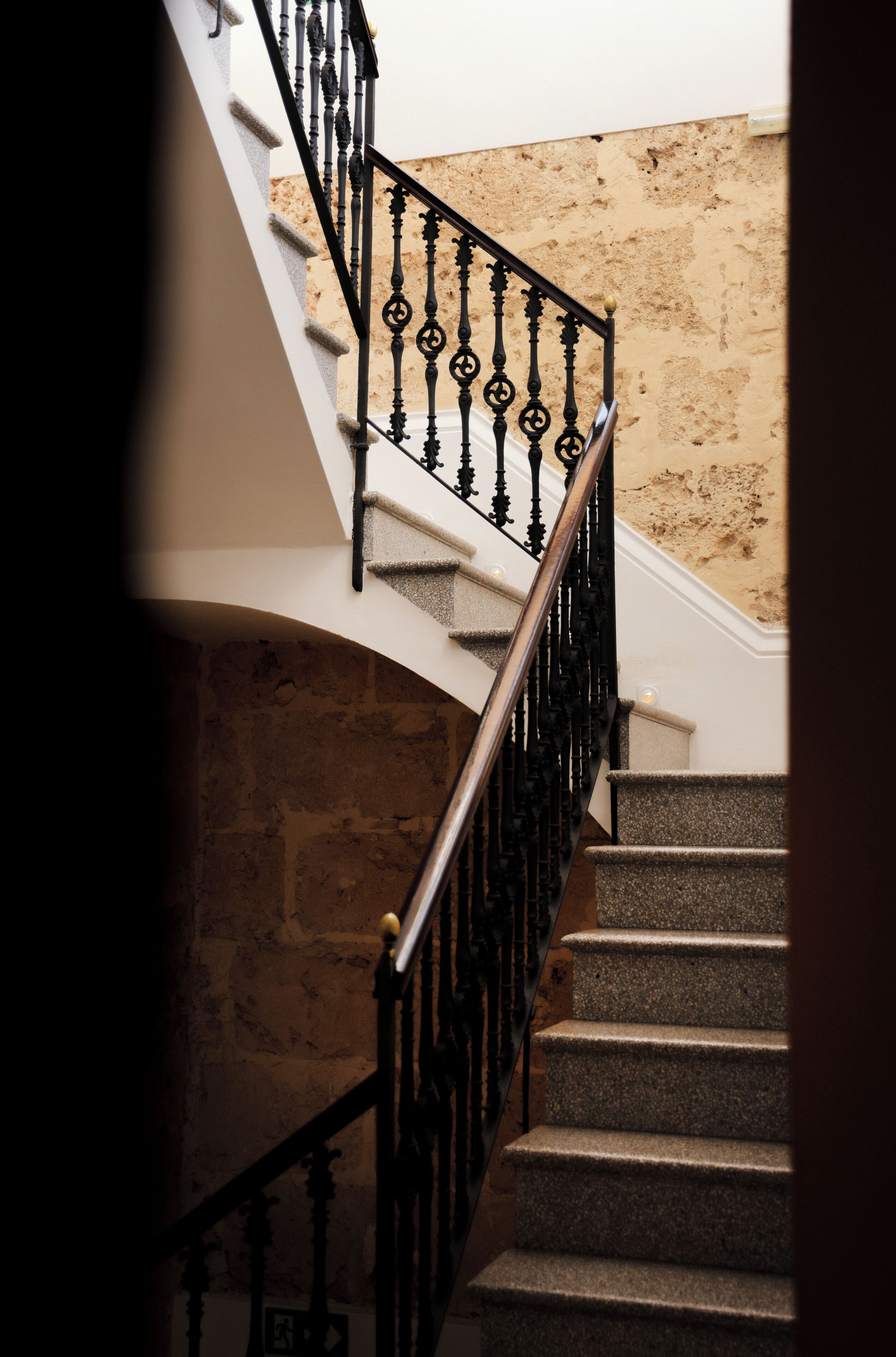 handrails in stairways