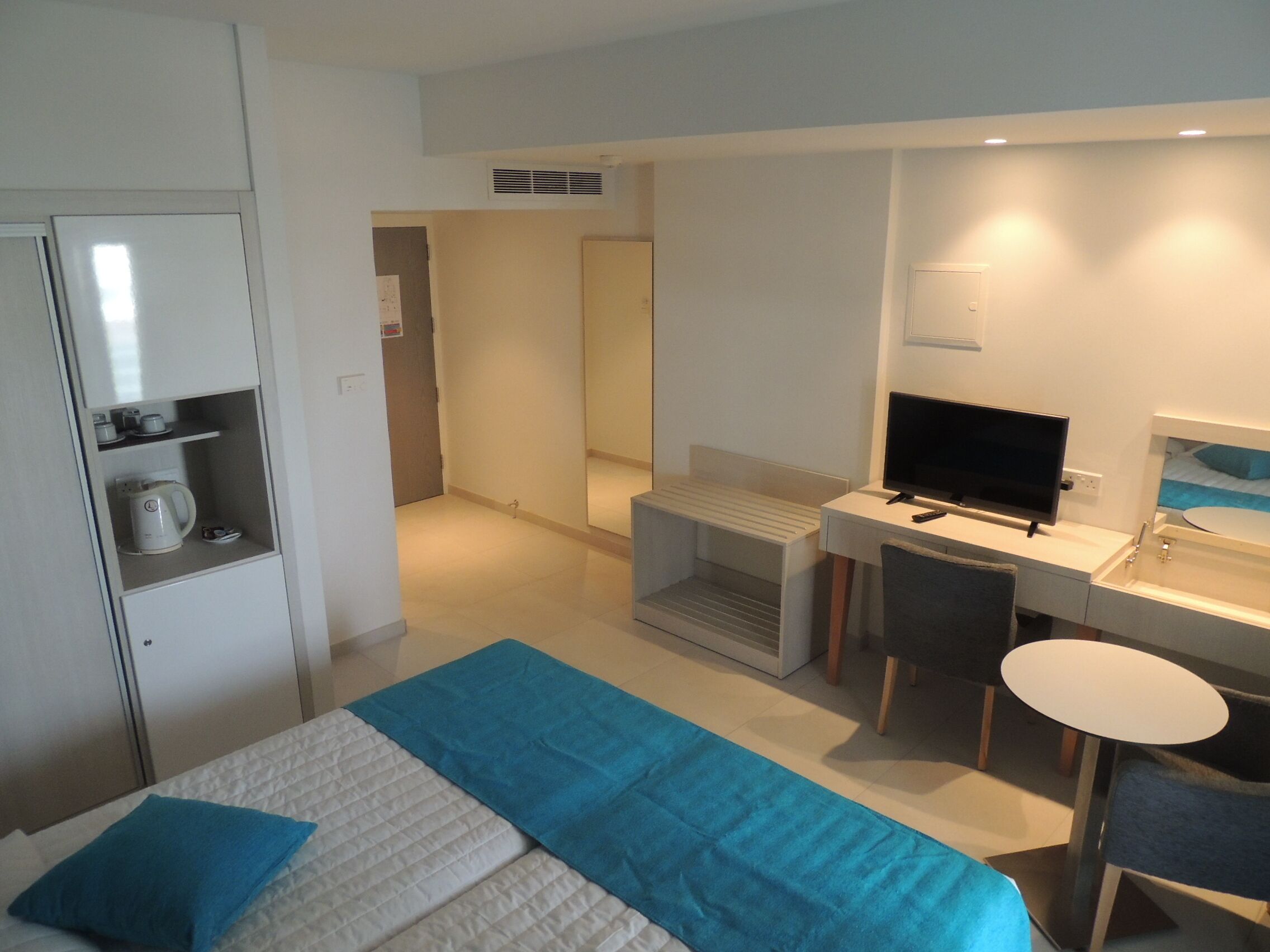 In-room safe, desk, laptop workspace, soundproofing