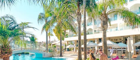 Outdoor pool, pool umbrellas, sun loungers