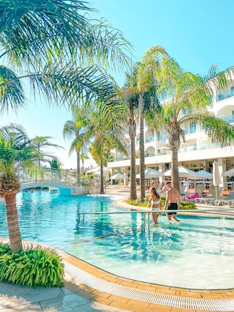 Outdoor pool, pool umbrellas, sun loungers