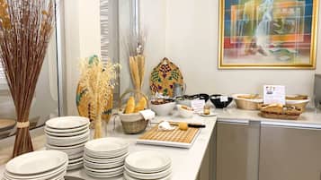 Café da manhã com buffet grátis todos os dias