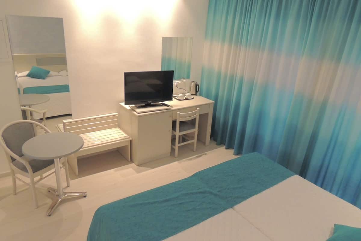 1 bedroom, in-room safe, desk, laptop workspace