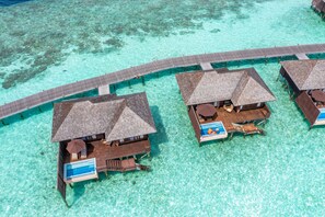 Deluxe Water Villa - Lily Beach Resort & Spa - All Inclusive (Huvahendhoo)