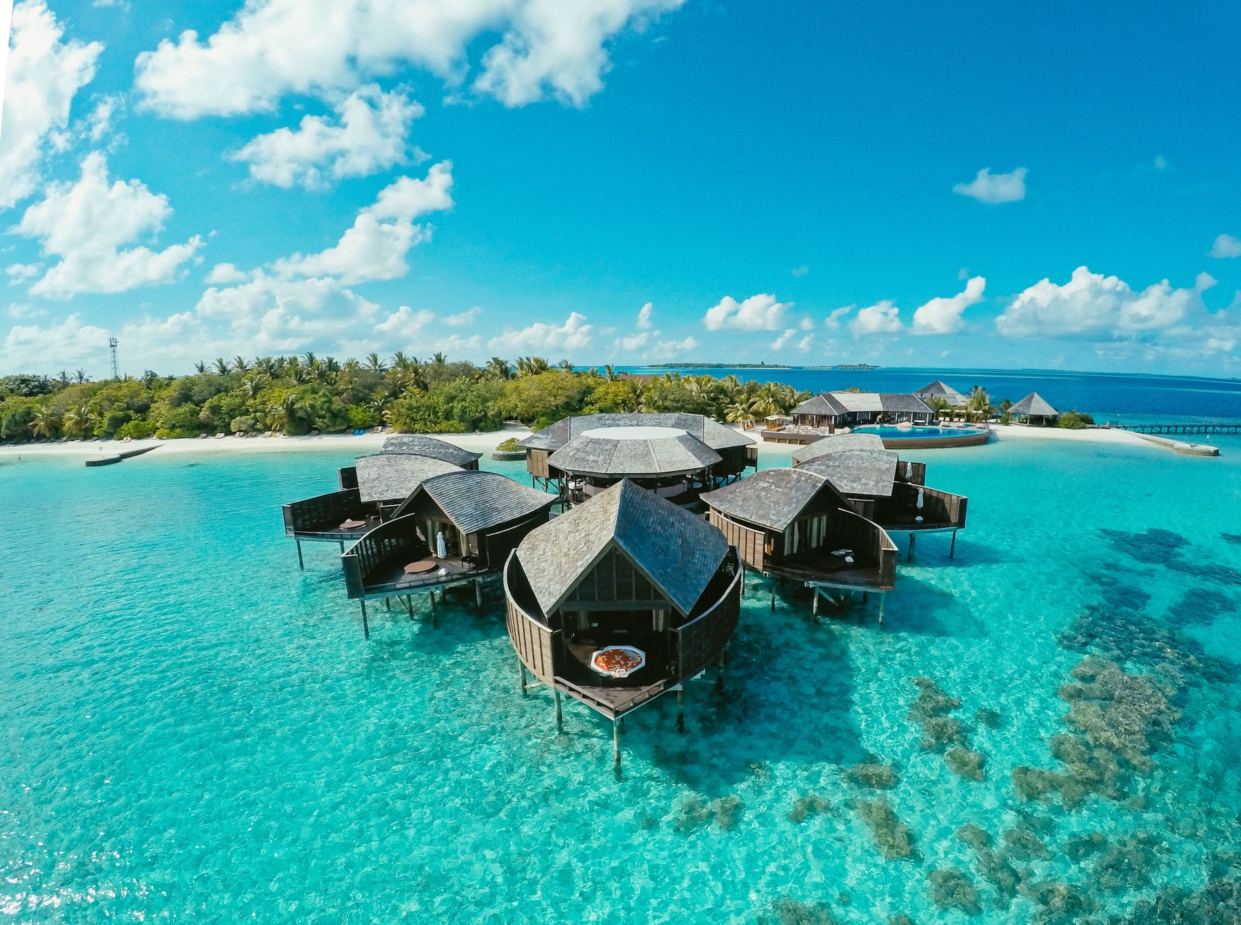 Salas de tratamiento para parejas, sauna y tina de hidromasaje