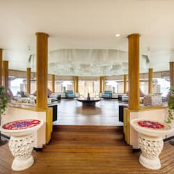 Couples treatment rooms, sauna, hot tub, steam room, Turkish bath