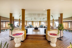 Couples treatment rooms, sauna, hot tub, steam room, Turkish bath