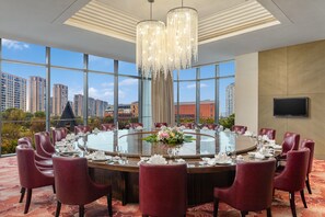 2 restaurants, breakfast, lunch, dinner served; Asian cuisine - Pullman Haining (Jiaxing)