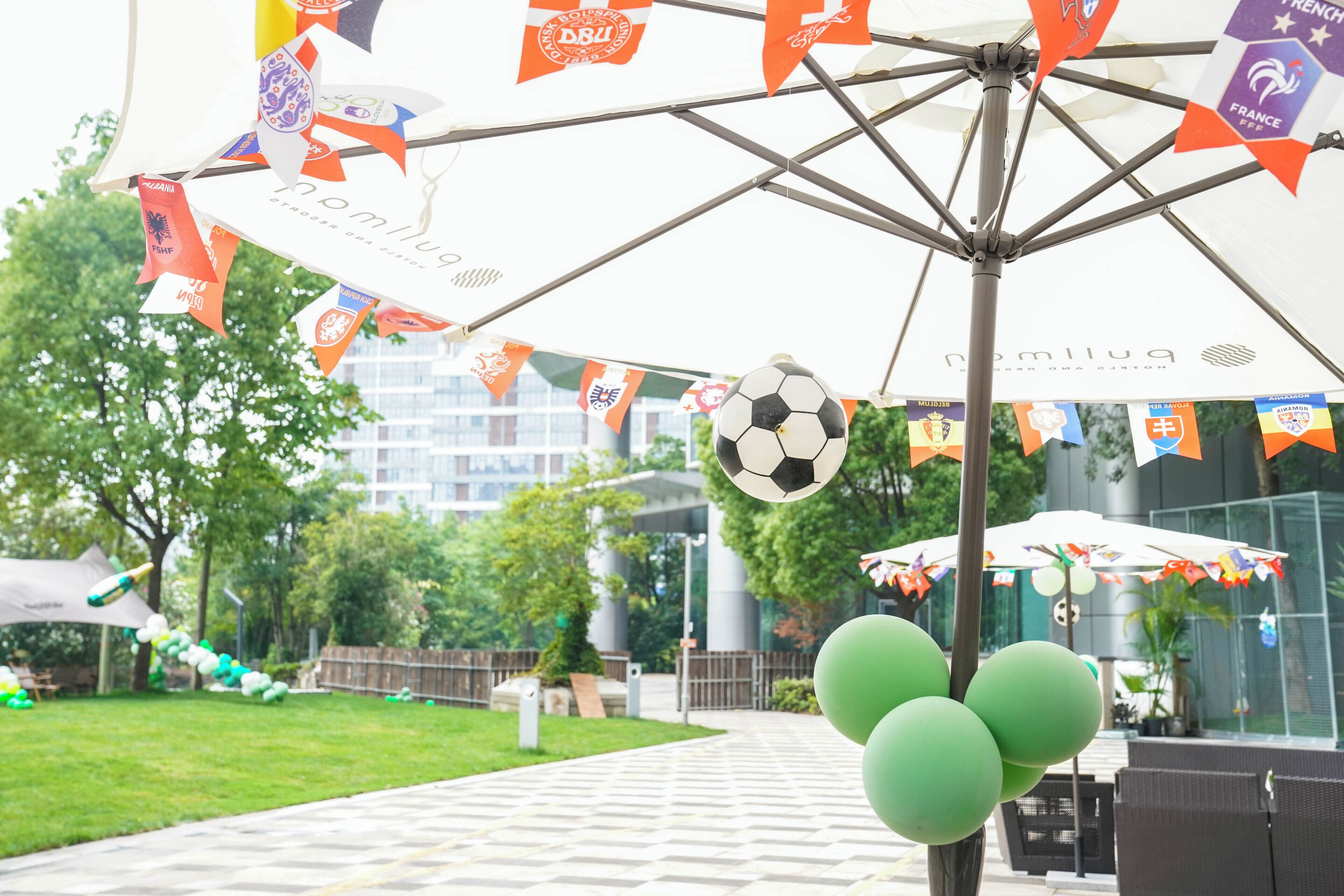 2 restaurants, breakfast, lunch, dinner served; asian cuisine