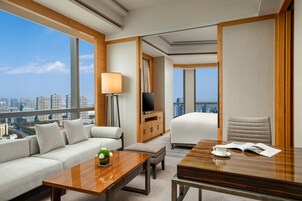 Superior Suite, 1 King Bed, Corner | Premium bedding, memory foam beds, in-room safe, desk