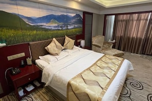Minibar, in-room safe, alarm clocks