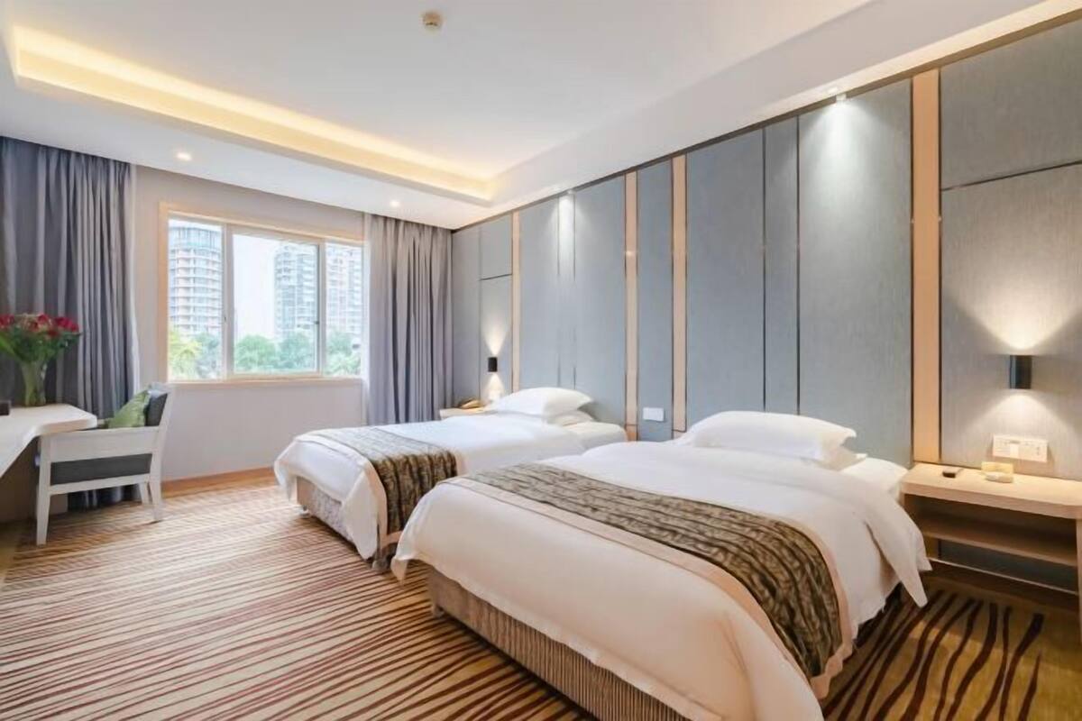 Minibar, in-room safe, alarm clocks