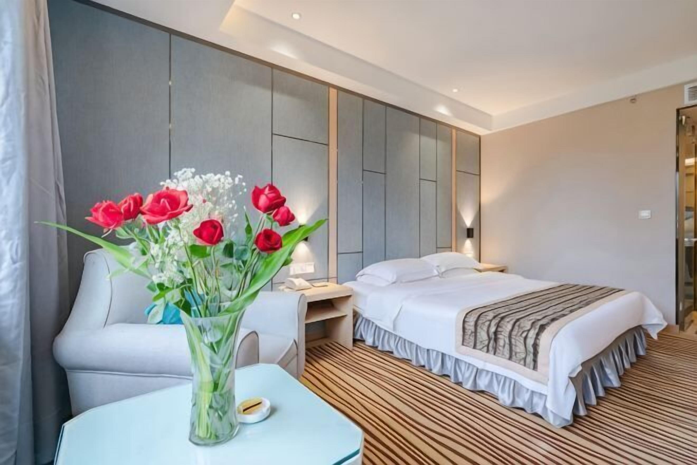 Minibar, coffres-forts dans les chambres, réveils