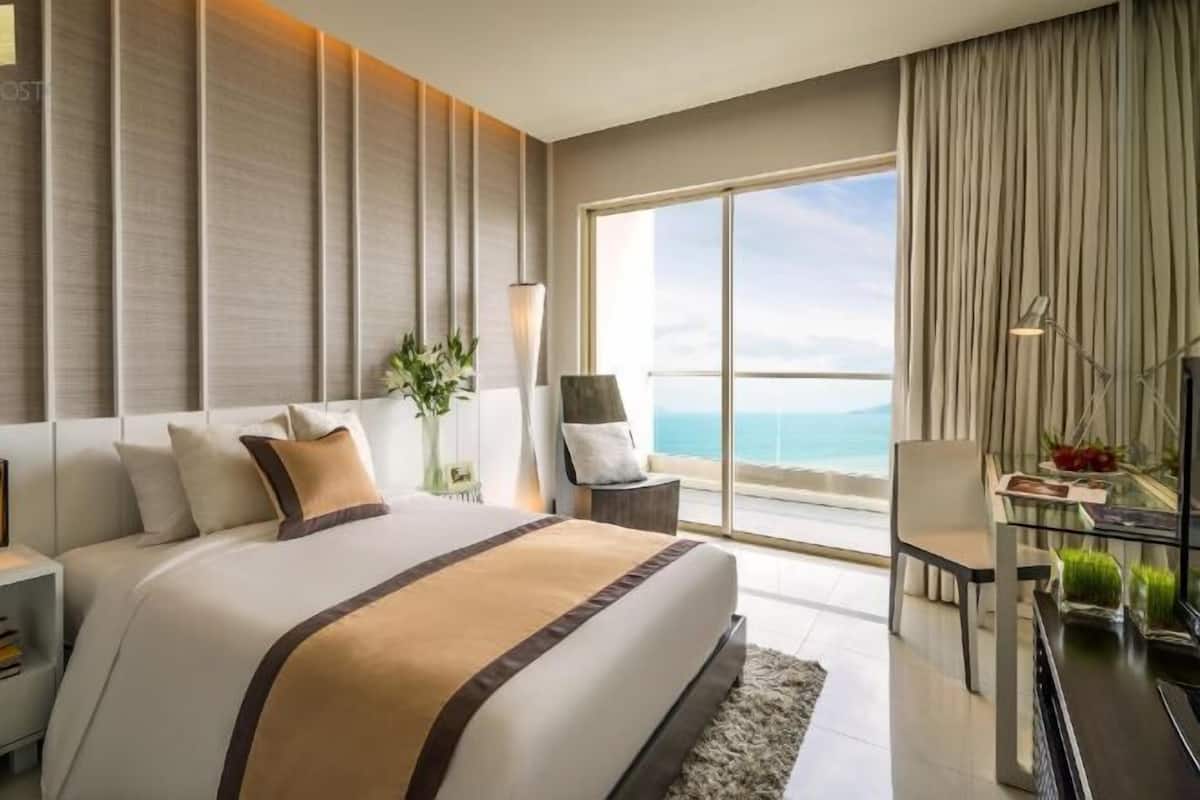 Luxe beddengoed, een minibar, een kluis op de kamer