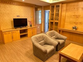 Televisión LCD de 32 pulgadas con canales por satélite, una televisión