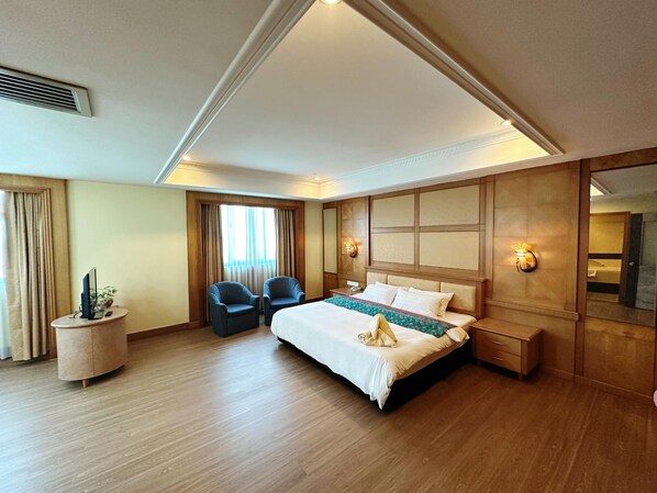 Minibar, desk, soundproofing, iron/ironing board