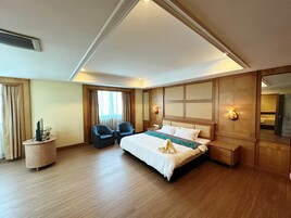 Minibar, desk, soundproofing, iron/ironing board